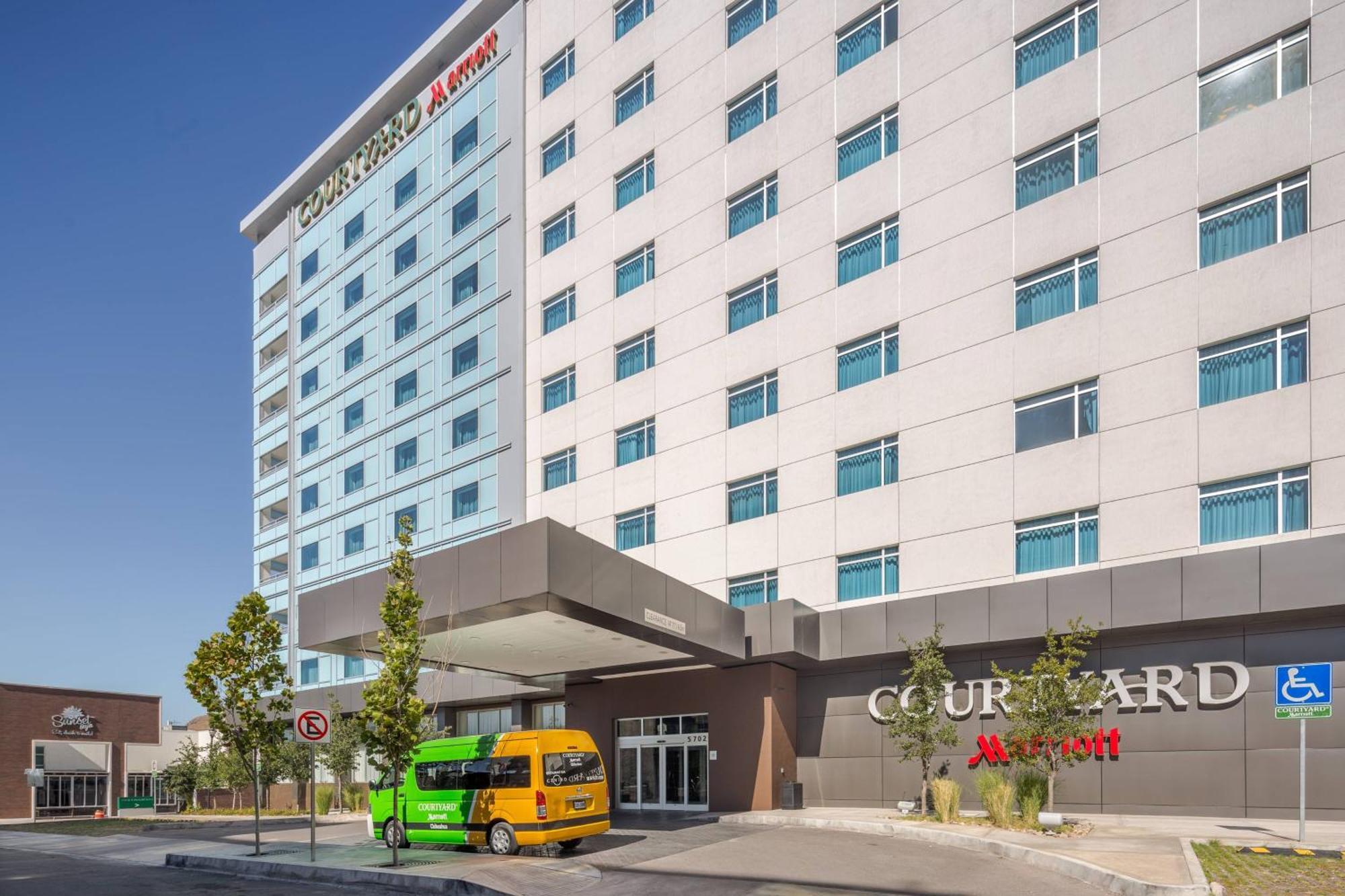 Courtyard By Marriott Chihuahua Hotel Bagian luar foto