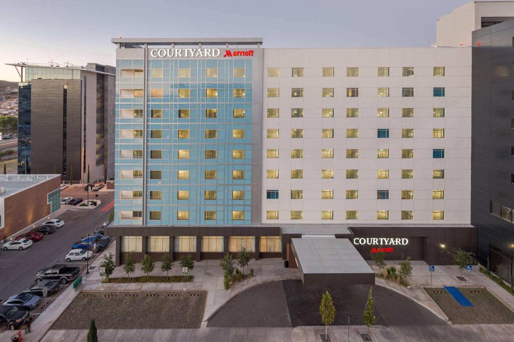 Courtyard By Marriott Chihuahua Hotel Bagian luar foto